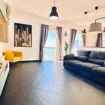 Sea View Apartment 5 Mt From The Beach