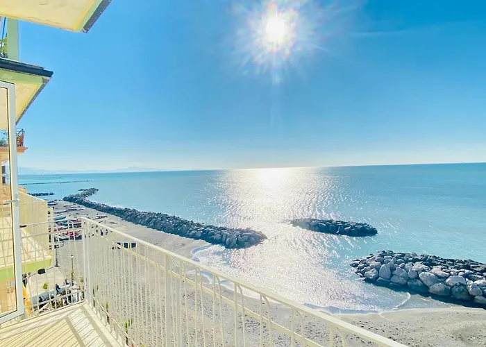 Sea View Apartment 5 Mt From The Beach
